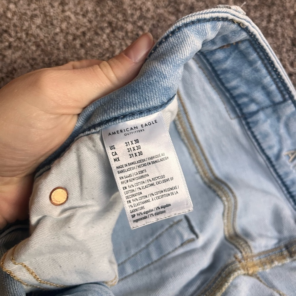 American Eagle Men’s Slim Fit Light Wash Denim Jeans - Picture 6 of 8